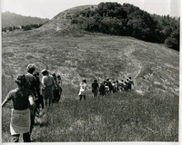 1972_Spring_Photo Essay Ayer_0007_aBill Weber handoff