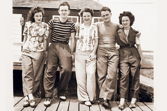 25_0_477_1mcgourty_5_1940_s_ny_beach_1800x1200_s4web