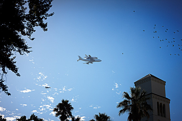 29_0_157_1endeavor_fly_over_lb_1900x1200