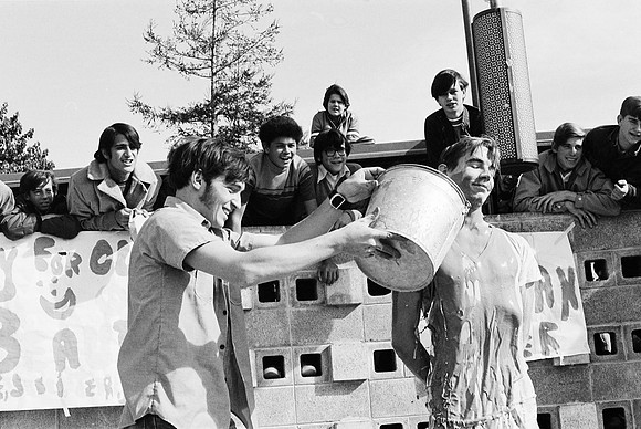 Ayer HS 1972 24 John Homer paints Milpitas High (Bledsoe?)