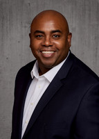 Antonio Hinson 033 500x700-S4WEB